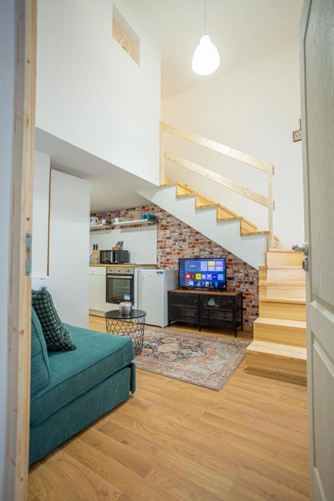 Apartman Cosy Gallery Flat In Akacfa St. *