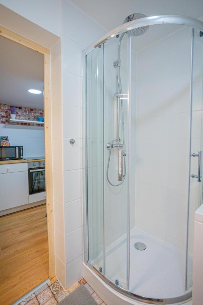Cosy Gallery Flat In Akacfa St. Apartman *