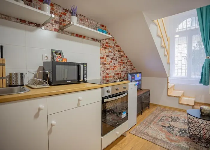 Cosy Gallery Flat In Akacfa St.