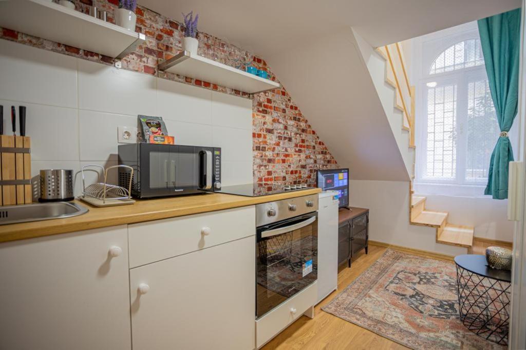 Cosy Gallery Flat In Akacfa St. Budapest